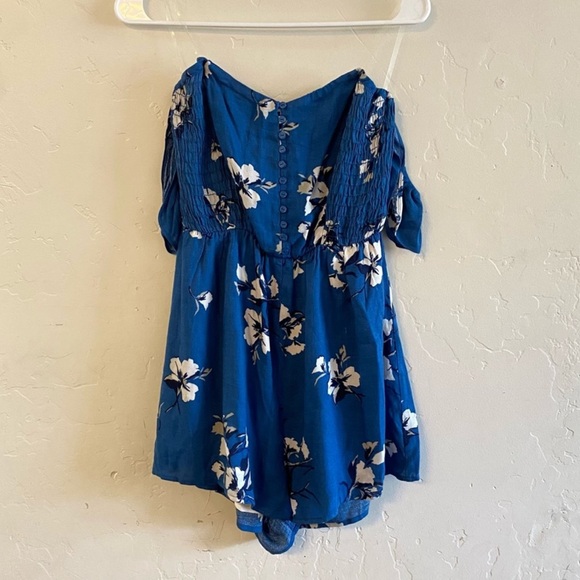 Lush NWT Blue & White Floral Print Off The Shoulder Romper Medium - Picture 1 of 10